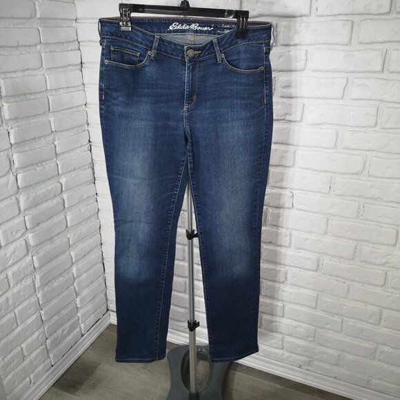 Eddie Bauer Ladies Size 8 Slightly Curvy Straight Legs Medium Wash Jeans - Picture 1 of 15